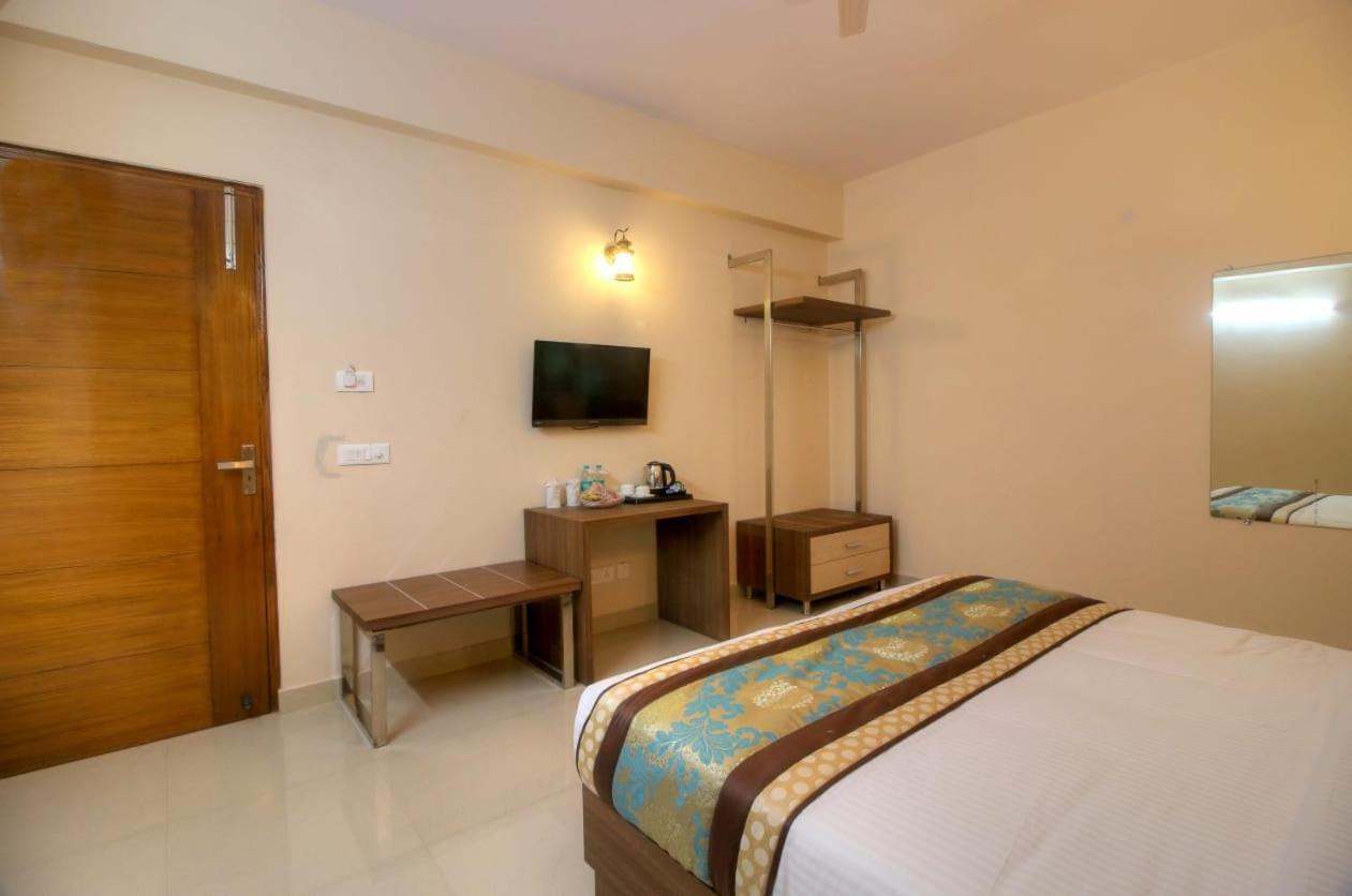 Atithi Suites - An Ahg Hotel Greater Noida Extérieur photo