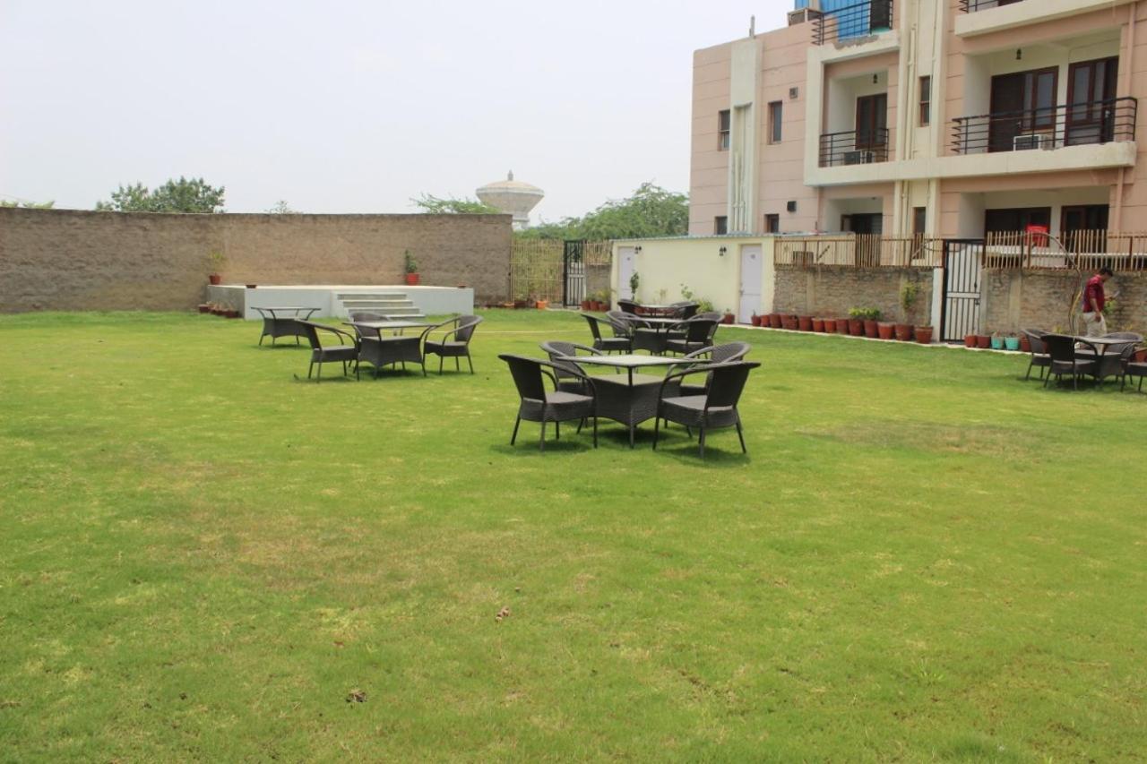 Atithi Suites - An Ahg Hotel Greater Noida Extérieur photo