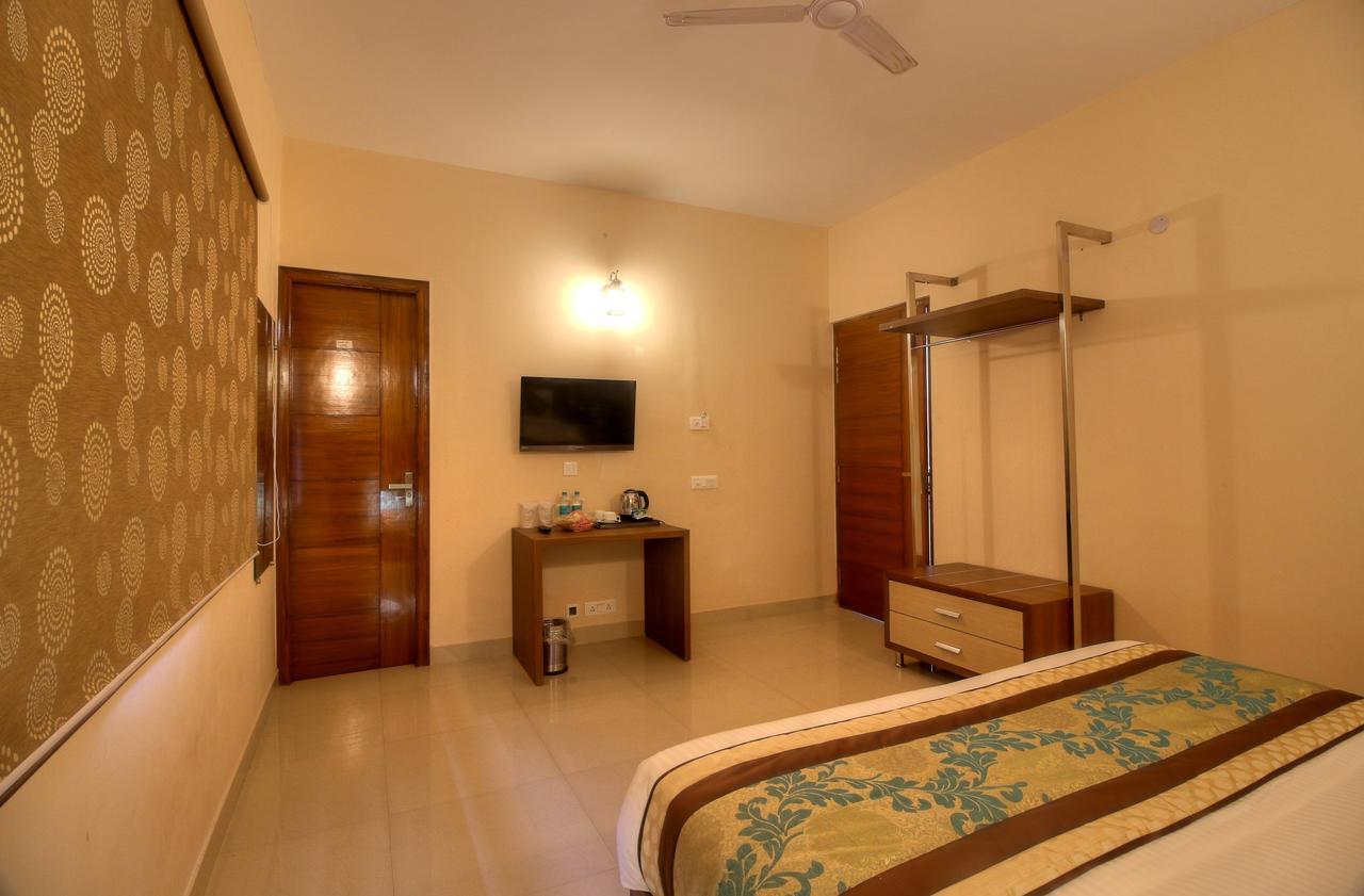 Atithi Suites - An Ahg Hotel Greater Noida Extérieur photo