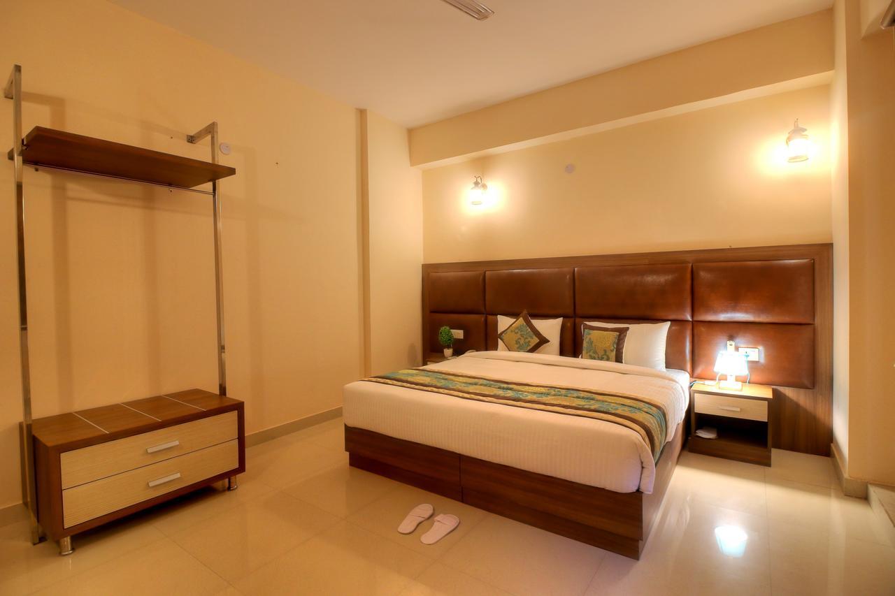 Atithi Suites - An Ahg Hotel Greater Noida Extérieur photo