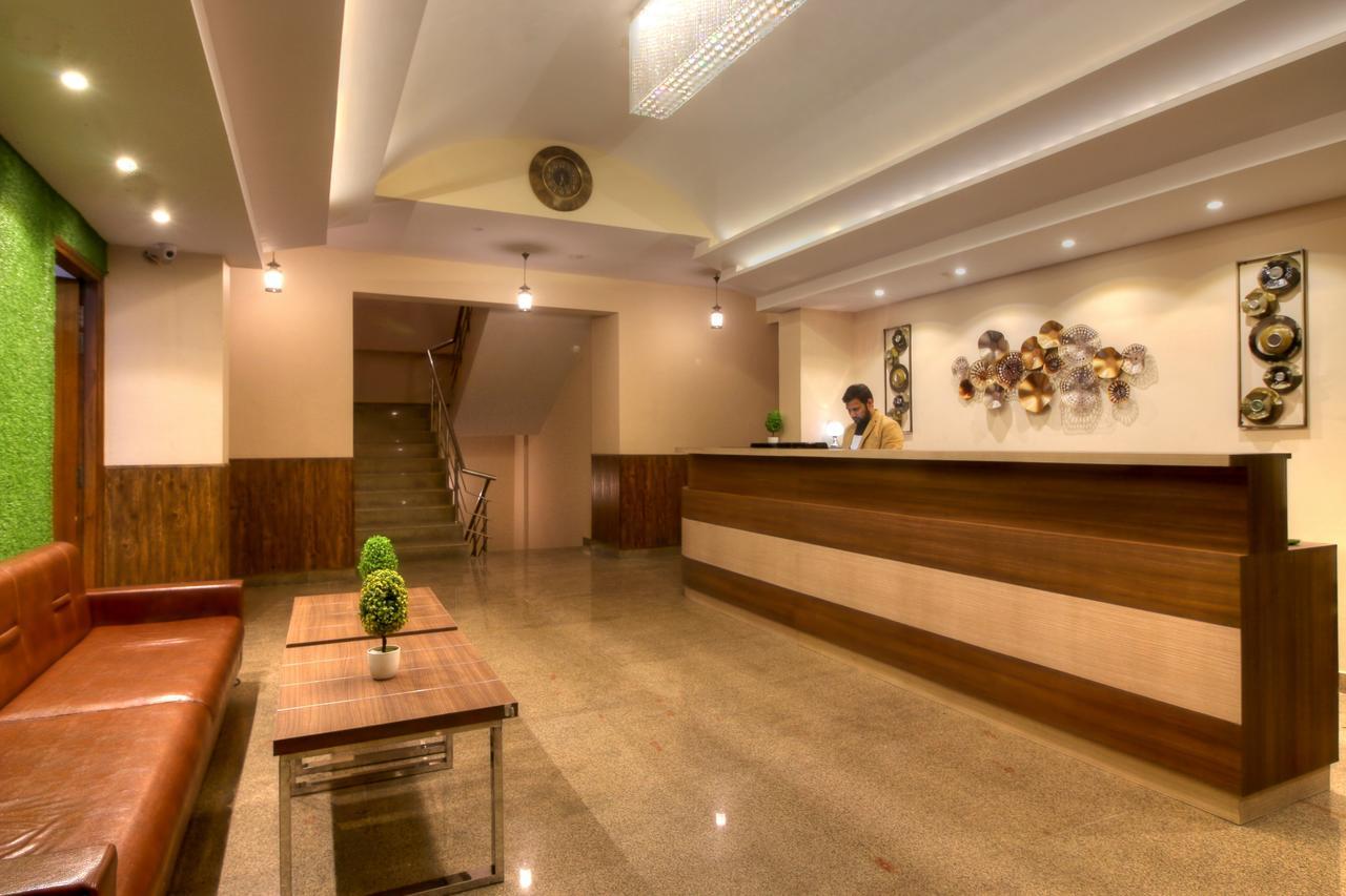 Atithi Suites - An Ahg Hotel Greater Noida Extérieur photo