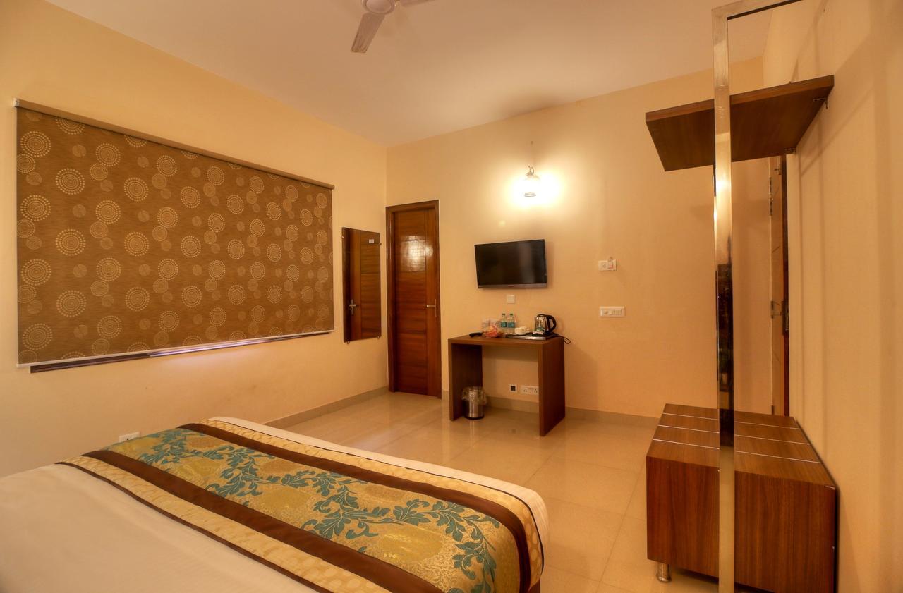 Atithi Suites - An Ahg Hotel Greater Noida Extérieur photo