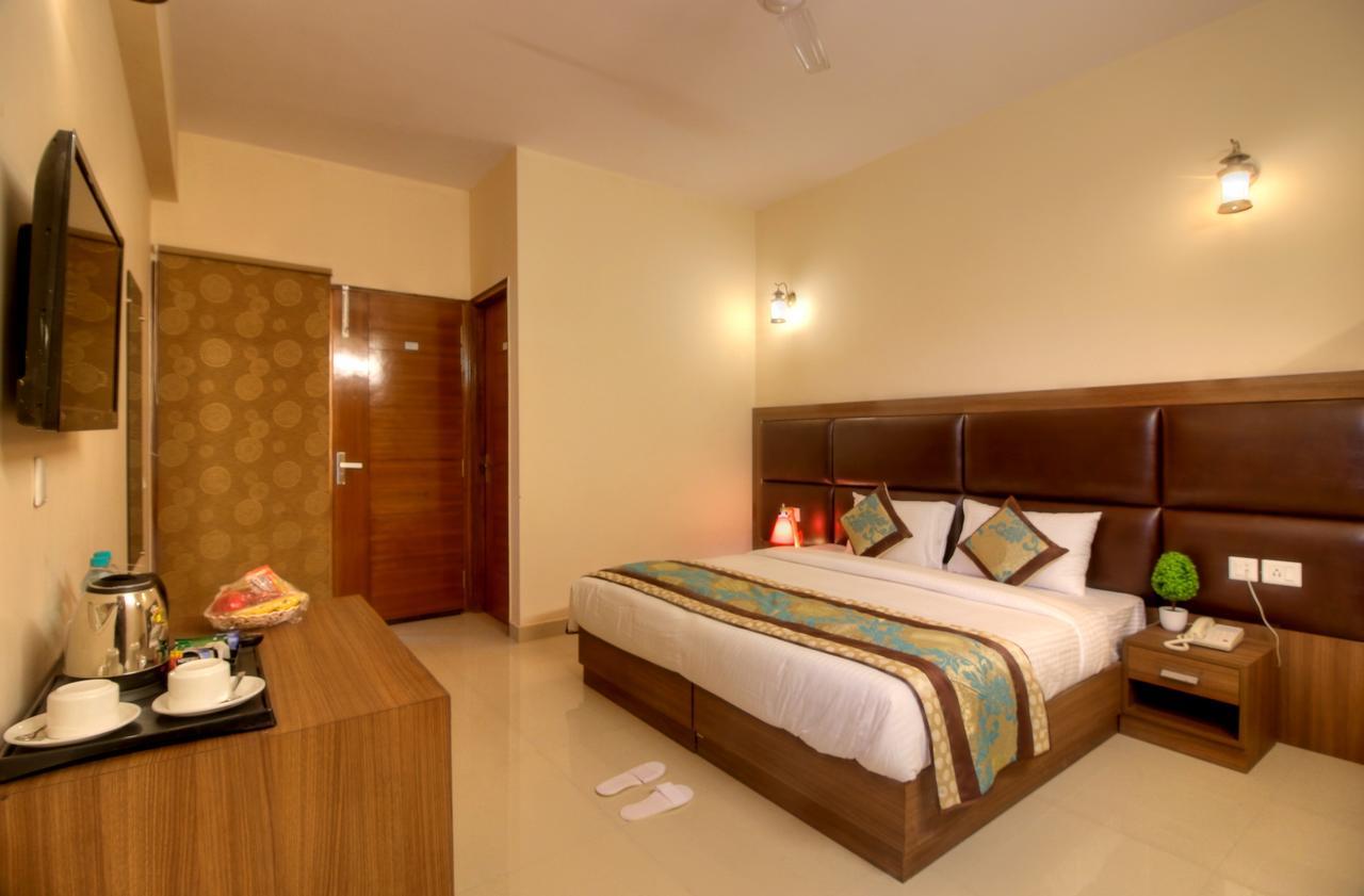 Atithi Suites - An Ahg Hotel Greater Noida Extérieur photo