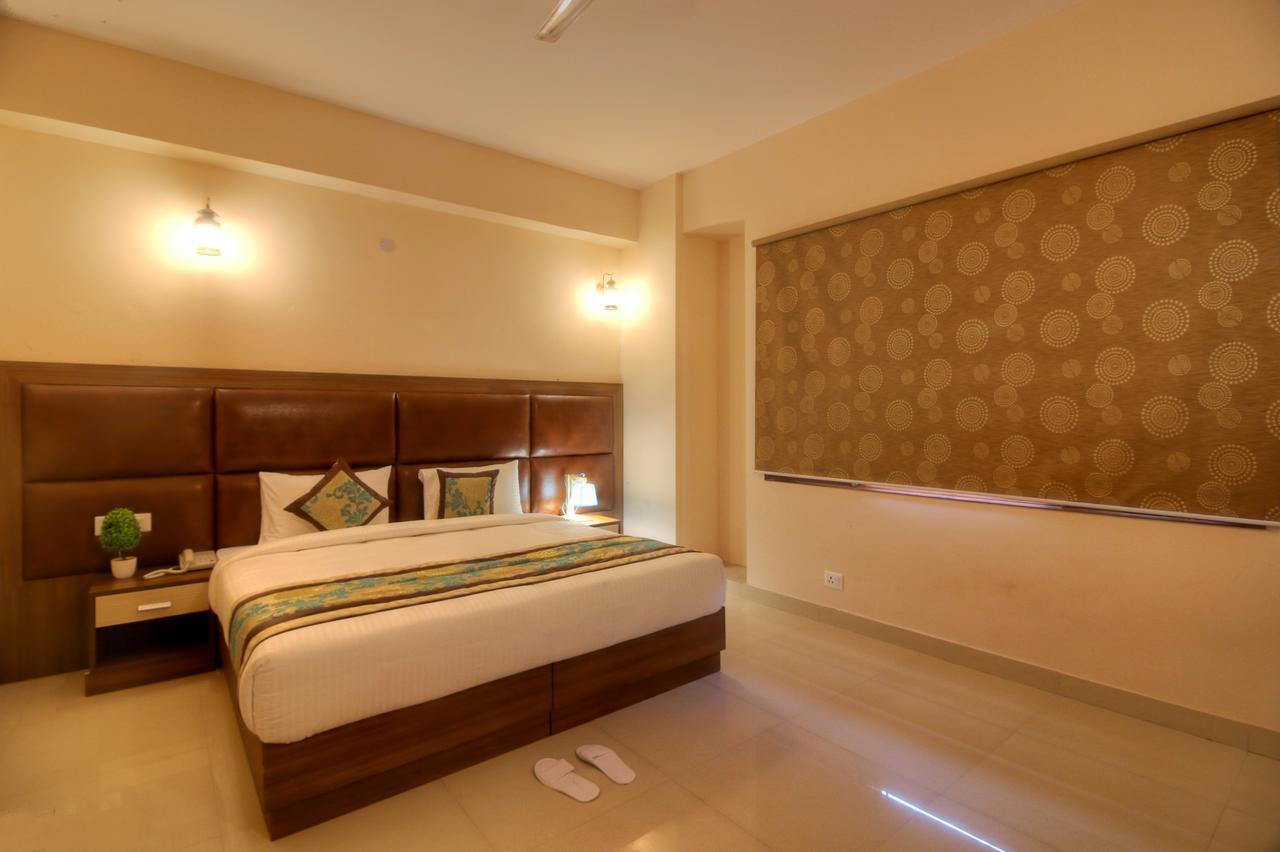 Atithi Suites - An Ahg Hotel Greater Noida Extérieur photo