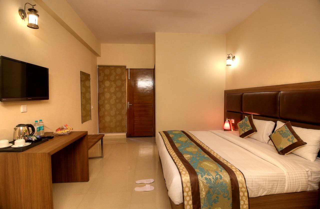 Atithi Suites - An Ahg Hotel Greater Noida Extérieur photo